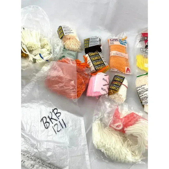 VTG Lot of 18 Bulky Heavy Rug Yarn Different Colors Bernat Brown Orange Yellow - Picture 14 of 15